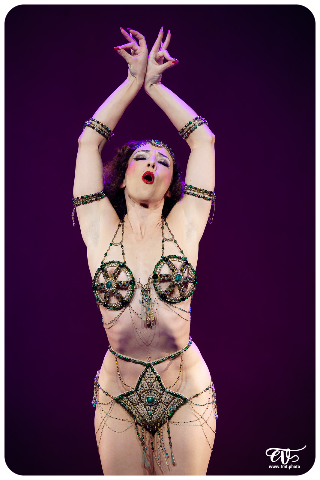 CABARET CANAILLE (LE BURLESQUE KLUB)